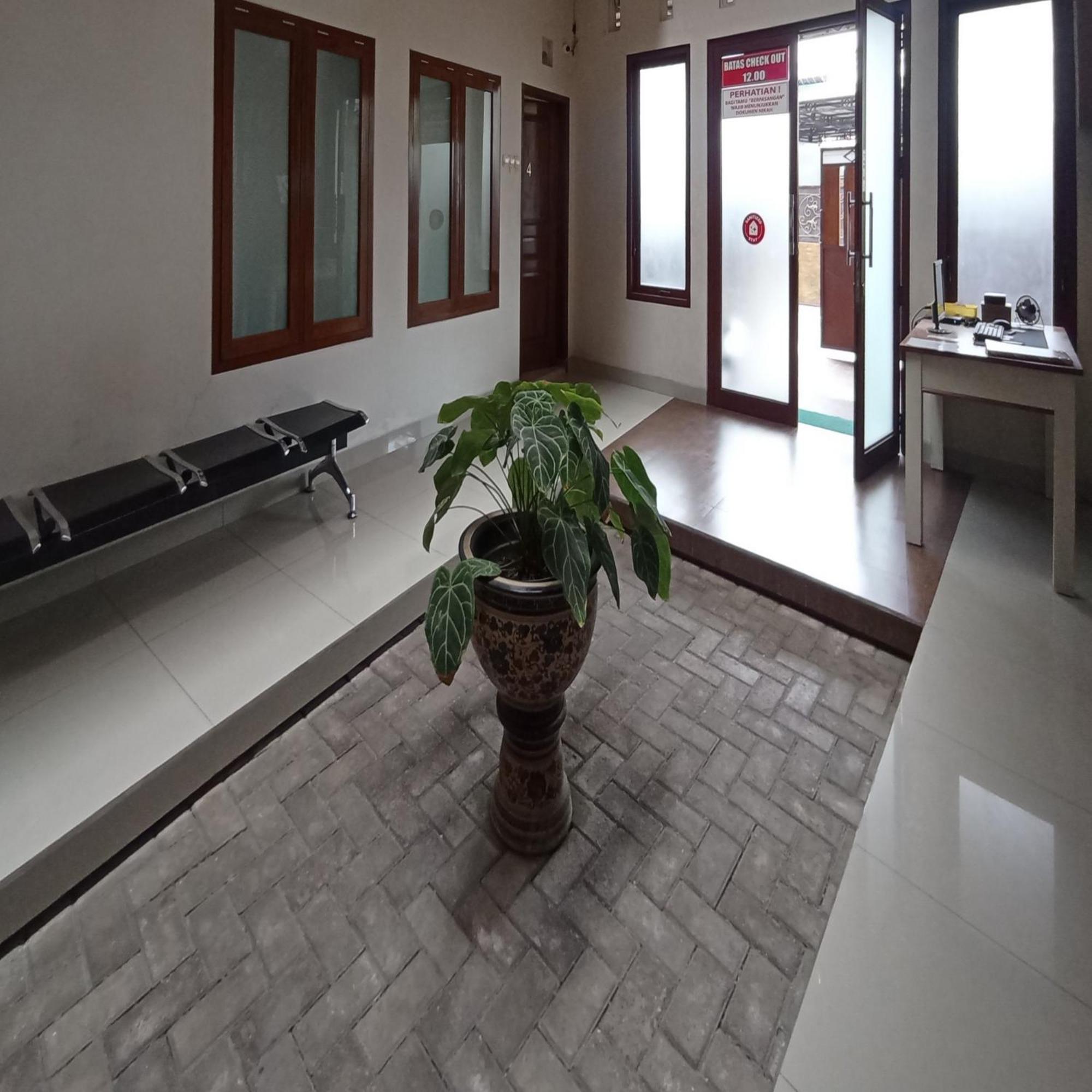 Hotel Reddoorz At Syariah House Purwokerto Exteriér fotografie